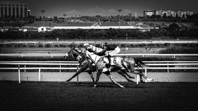 Burnham Square vandt Arlington Million i storslået finish på Colonial Downs
